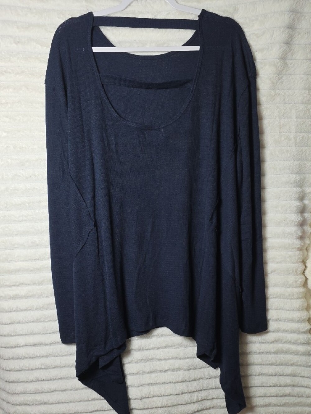0673Tulip B Relaxed Navy Long-Sleeve Asymmetrical Top - Picture 3 of 3